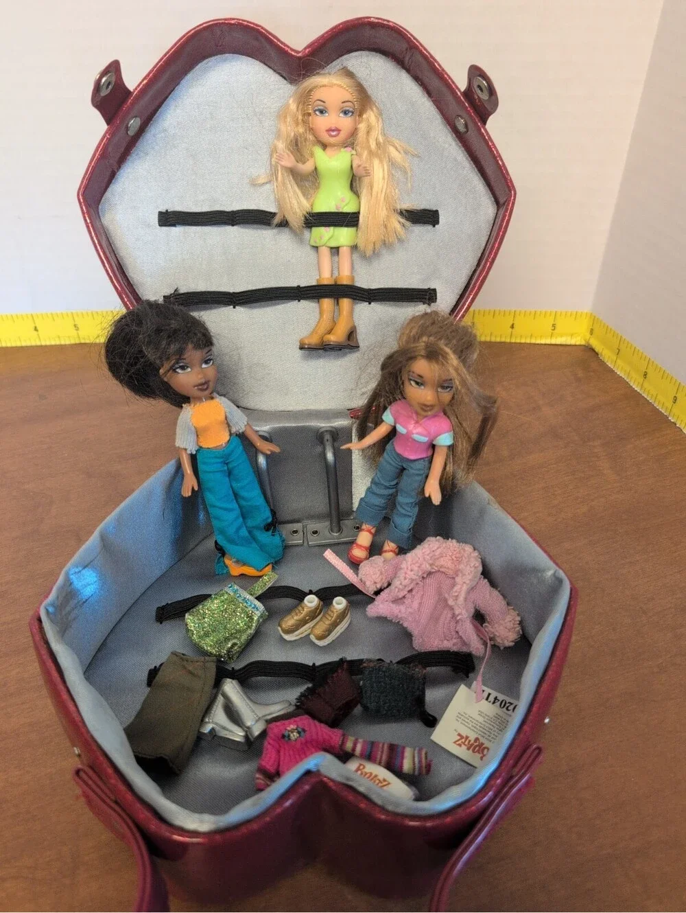 Lot 3 Mini Bratz Dolls + Clothes + Shoes + Accessories + Case